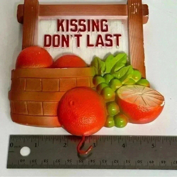 Set of 2 1982 Miller Studio  chalkware decorative kitchen wall plaques - Picture 8 of 8